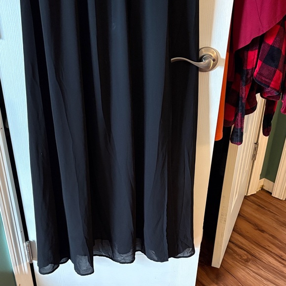 Lulu’s Formal Dress - Picture 4 of 5